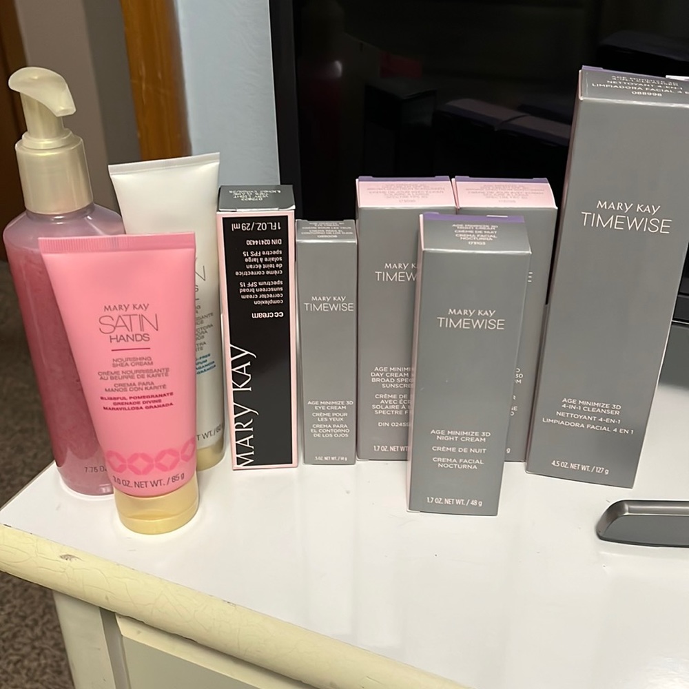 Mary Kay 9 of lot New